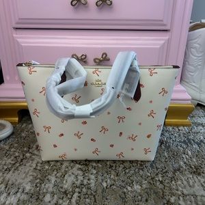 BOW COACH TOTE BRAND NEW WITH TAGS